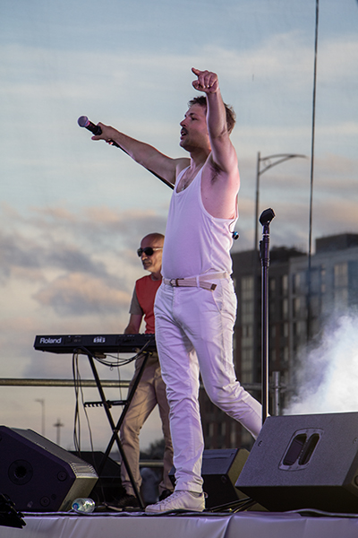 Марафон мировых хитов: в Калининграде прошёл рок-фестиваль с трибьют-шоу (фото)