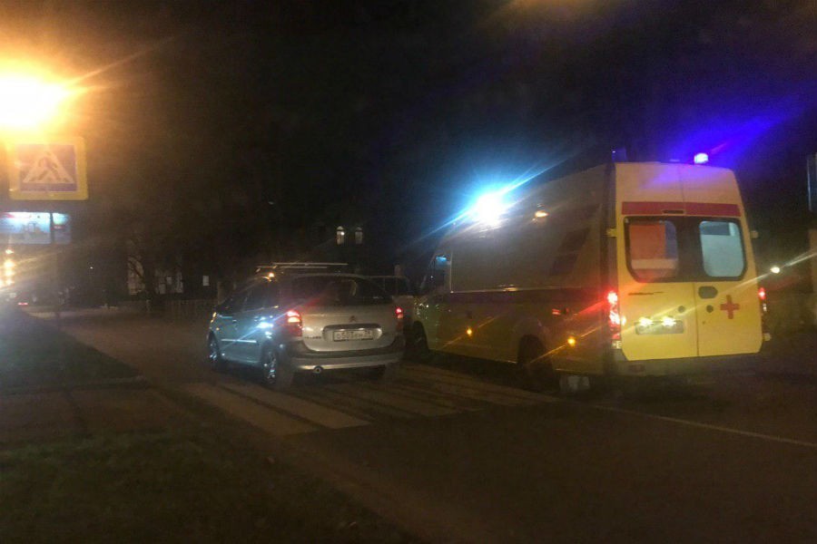 Очевидец: ул. Кутузова перегорожена из-за ДТП с 3 автомобилями