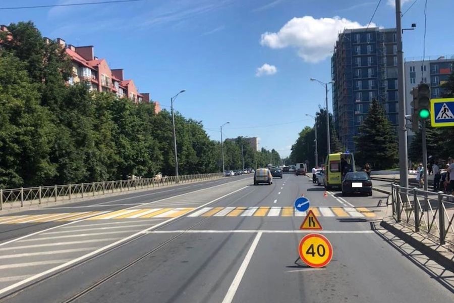 На Суворова сбили двух пенсионерок, переходивших дорогу на красный