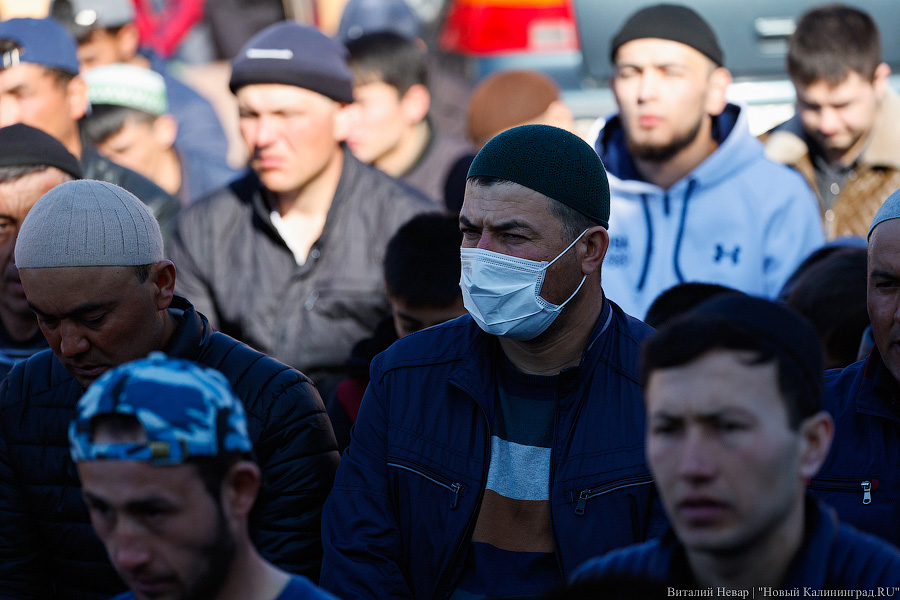 Сотни мусульман совершили под Калининградом молитву в честь Ураза-Байрам (фото)