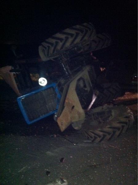 На Северном обходе водитель «БМВ» превысил скорость и врезался в трактор (фото)
