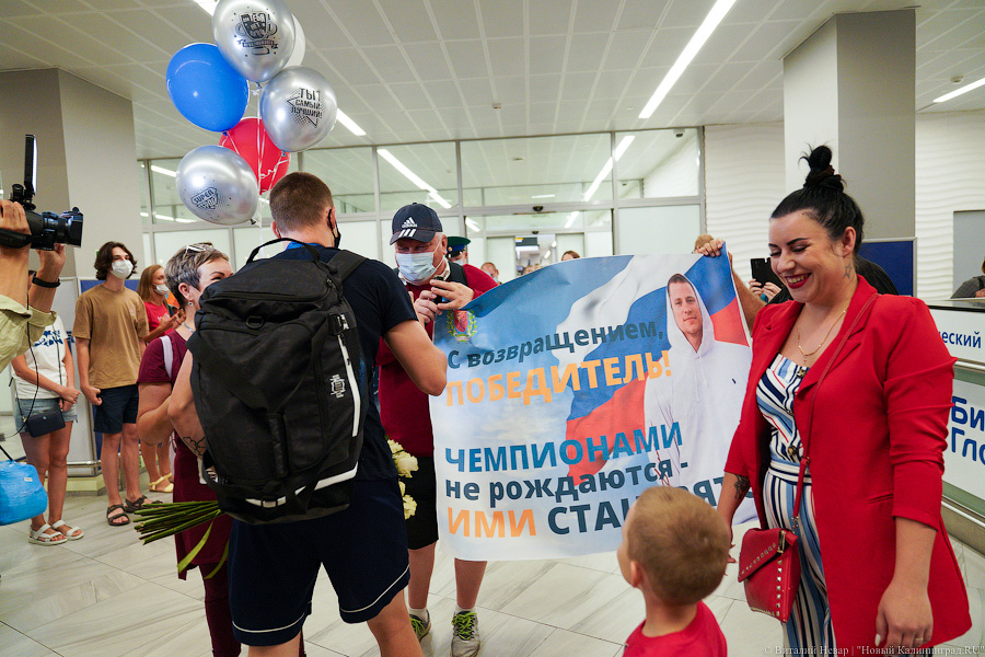 Серебро в Храброво: олимпийский призёр Станислав Шаров прилетел в Калининград (фото)