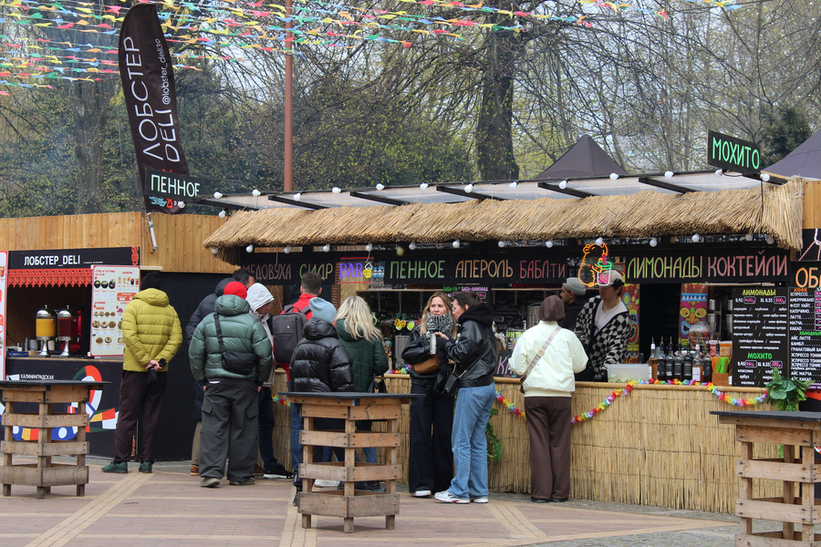 Ярмарка для метеоустойчивых: как прошло открытие гастрофестиваля на острове Канта (фото)