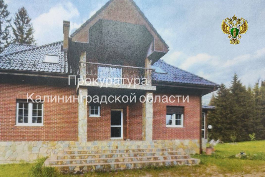 Прокуратура требует снести дом и хозпостройки на территории Роминтской пущи (фото)