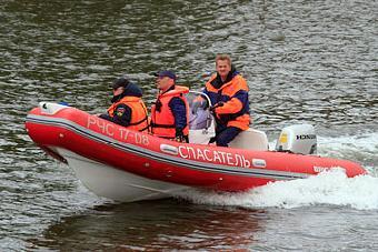 Спасатели вытащили из озера Шенфлиз девушку и пьяного мужчину