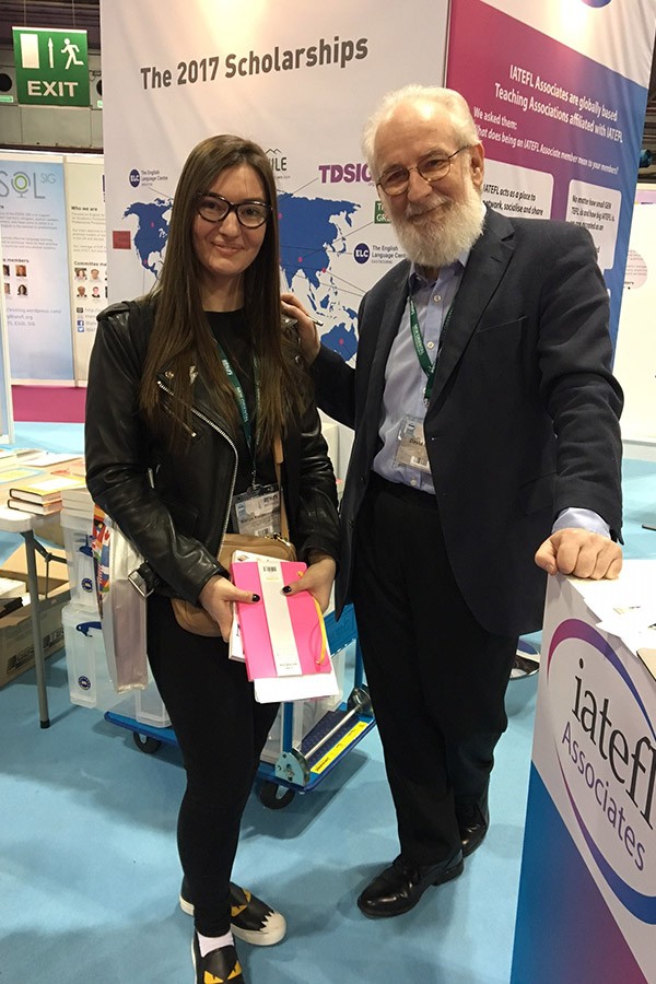 На второй день конференции удалось поболтать с легендой и мировым достоянием Великобритании Дэвидом Кристаллом, выдающимся языковедом, социолингвистом и офицером ордена Британской Империи, и просто улыбчивым и очень приятным человеком.)