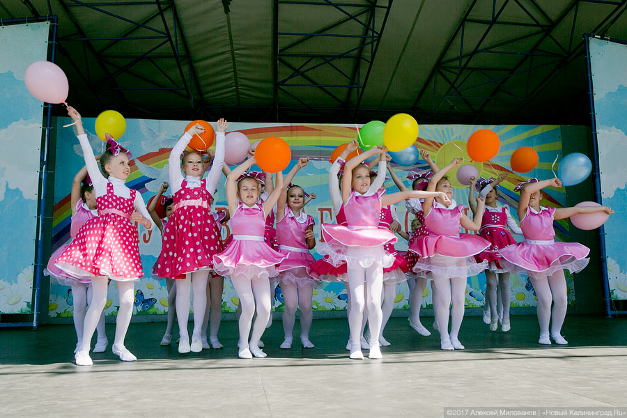 «Пляши от души»: в Центральном парке Калининграда лето встретили танцами