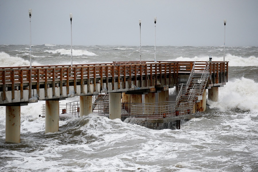 У моря погода: как Зеленоградское побережье переживает шторм