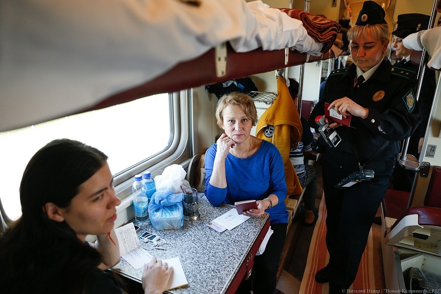 Фирменное ускорение: пассажиров «Янтаря» начали досматривать в пути