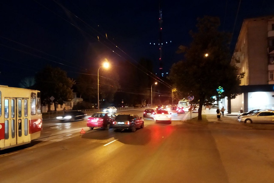 Из-за ДТП на Советском проспекте заблокировано движение трамваев (фото)