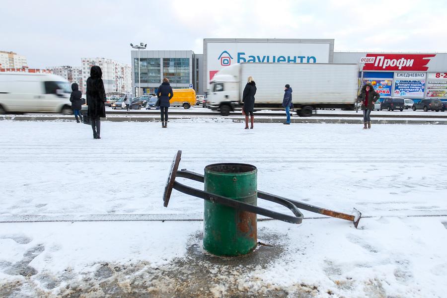 Плохо попросил: несмотря на просьбы мэра, расширение дорог на Сельме закончить не успели