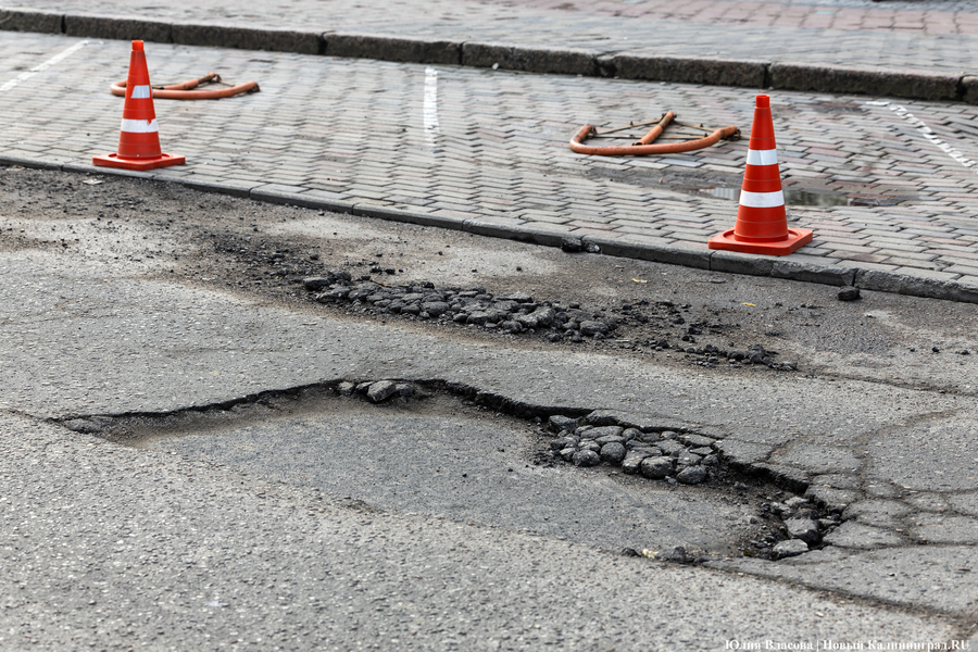 И пришло разрушение: как выглядят дороги Калининграда после схода снега (фото)