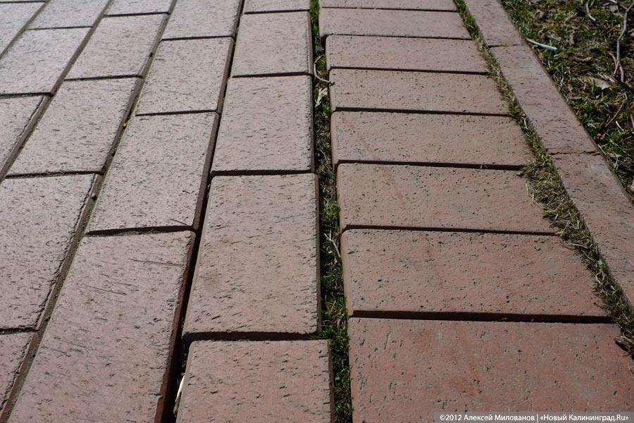 «Могила плитки»: набережная Верхнего озера после зимы