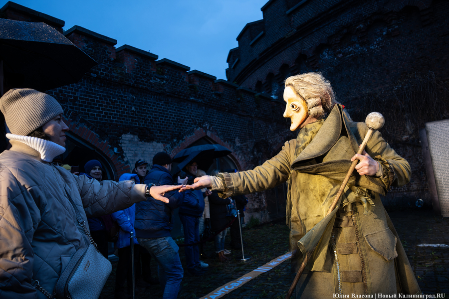Не кантовать: в башне «Врангель» сыграли спектакль про Канта