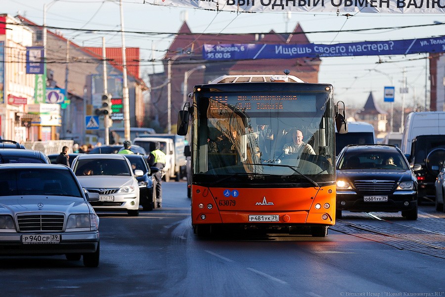 В мэрии признались, что кондиционеры в автобусах в мае не включали ради экономии