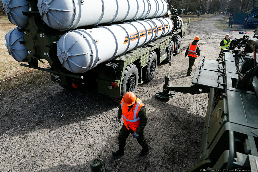 На страже: С-400 отразил атаку вероятного противника