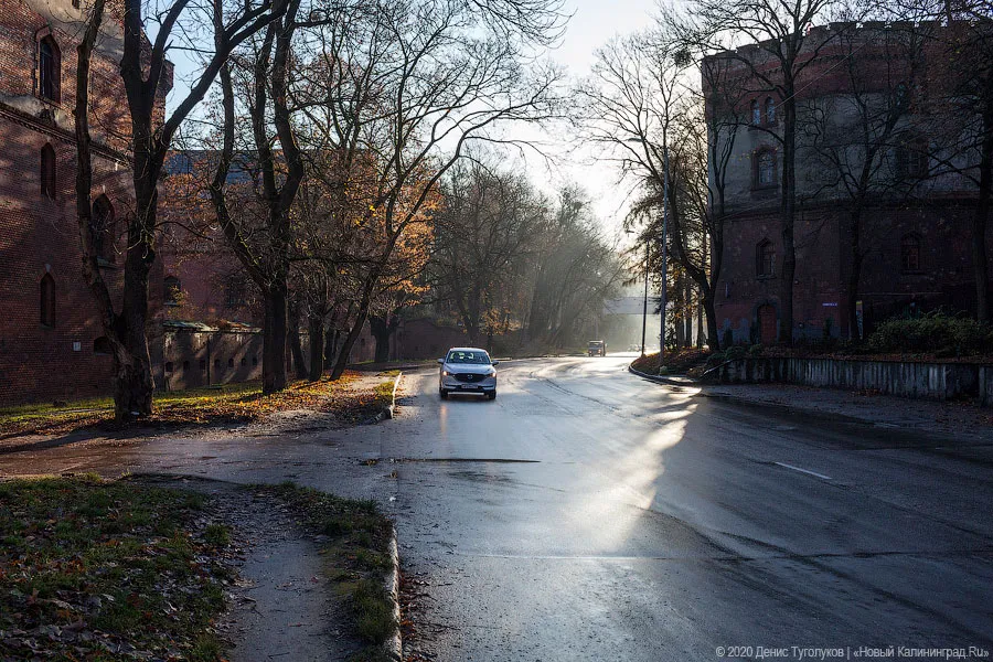 Разбитый тротуар на Литовском валу обещают отремонтировать в текущем году