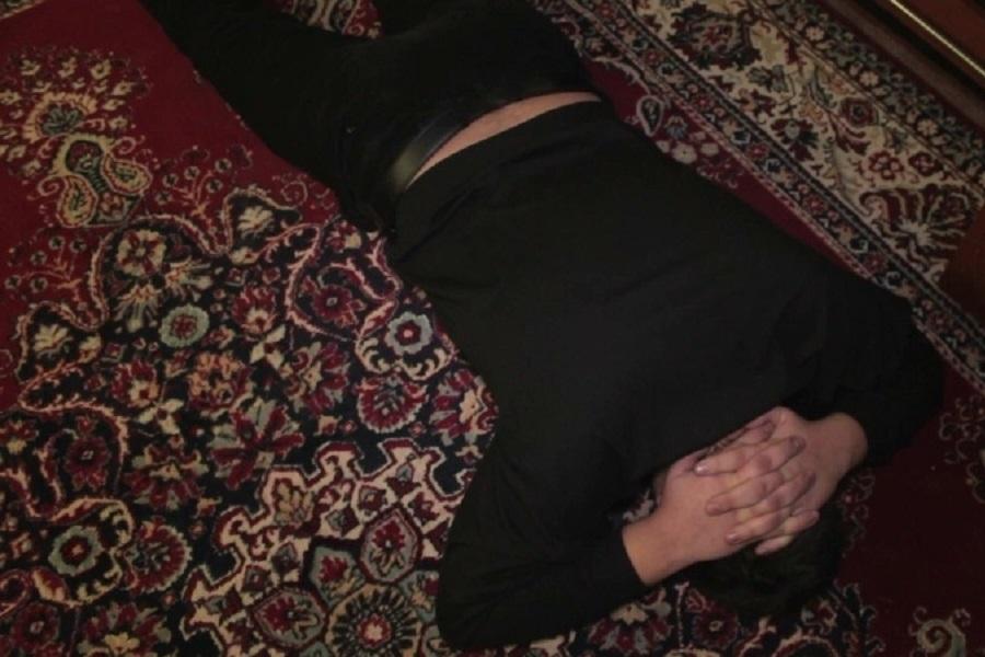 В Гурьевском районе полиция взяла штурмом особняк крупного наркодельца (фото)