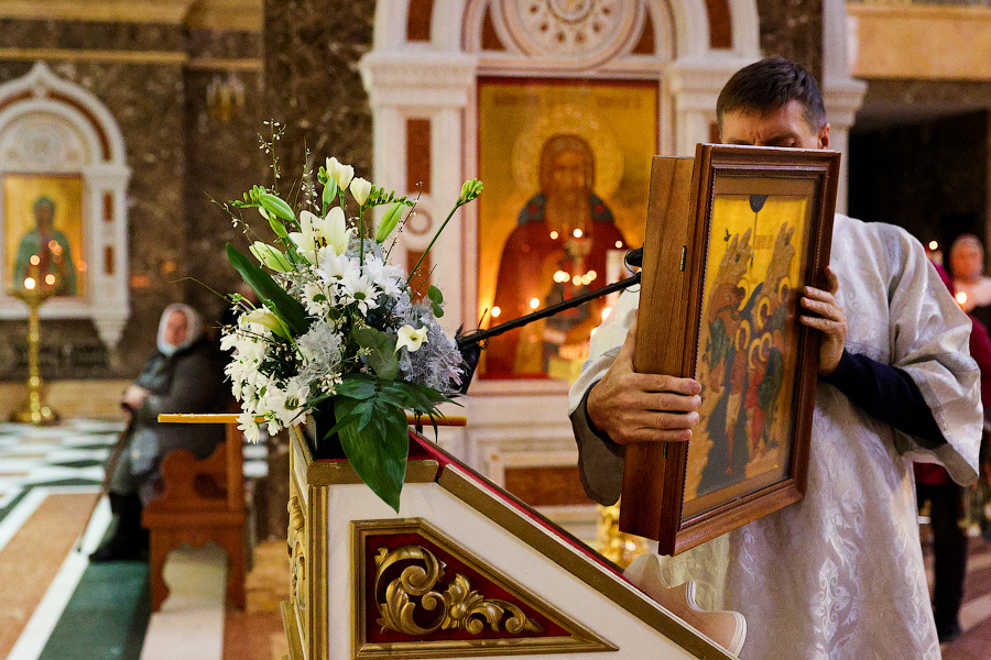 Великая агиасма: освящение воды в соборе Христа Спасителя в Крещенский сочельник (фото)