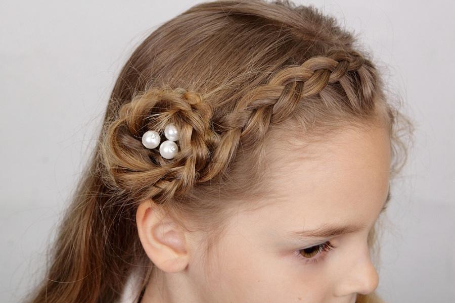 Пара косичек: две простые детские прически для утренника