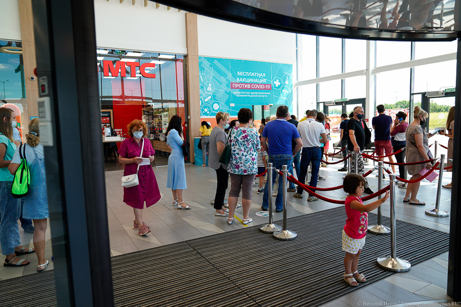 Кто последний на укол: в Калининграде образовались очереди на прививку от COVID
