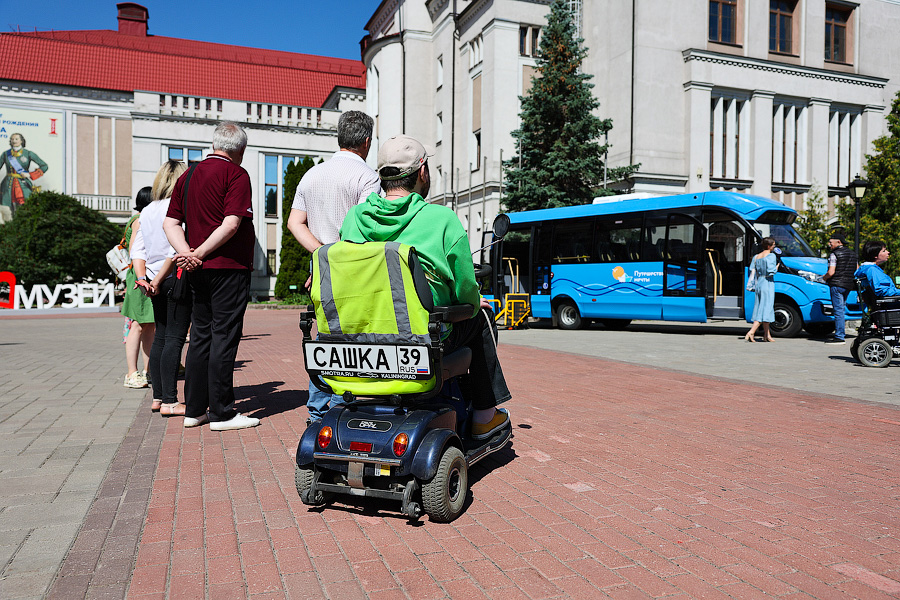 Эксклюзивный проект: в Калининграде появился туравтобус для колясочников (фото)