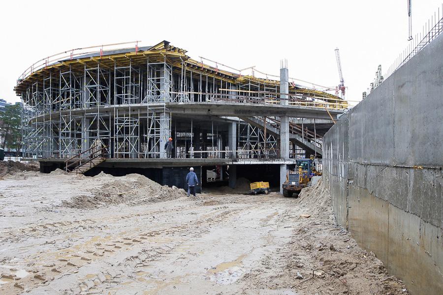 Женщины на «шпильках» и автопарковки: депутаты облдумы обсудили будущее Театра эстрады