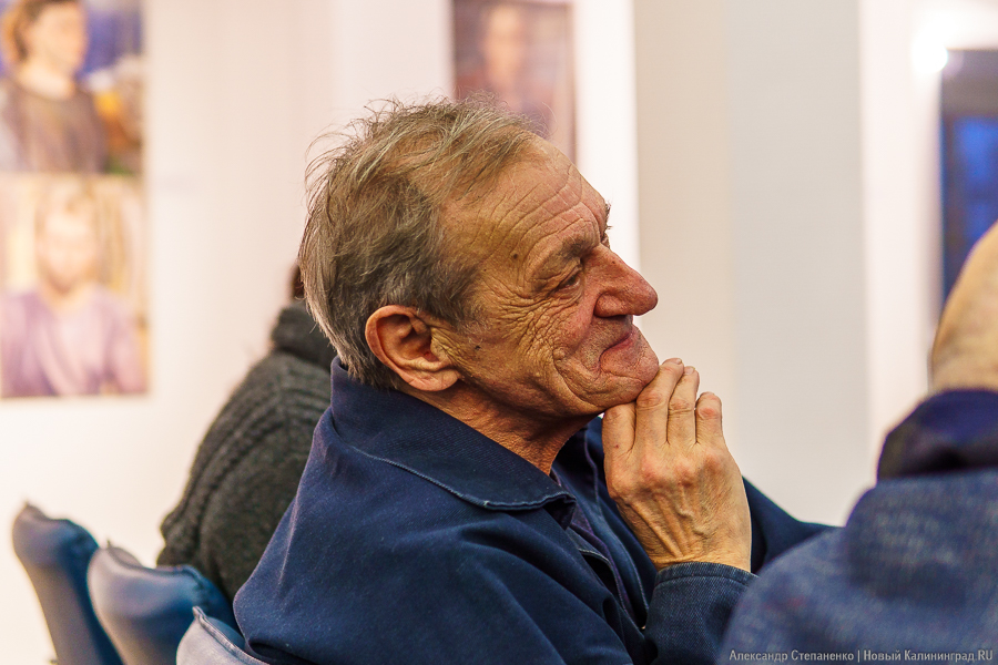 Кругосветка на холсте: как открылась выставка живописи Андрея Красильщикова (фото)