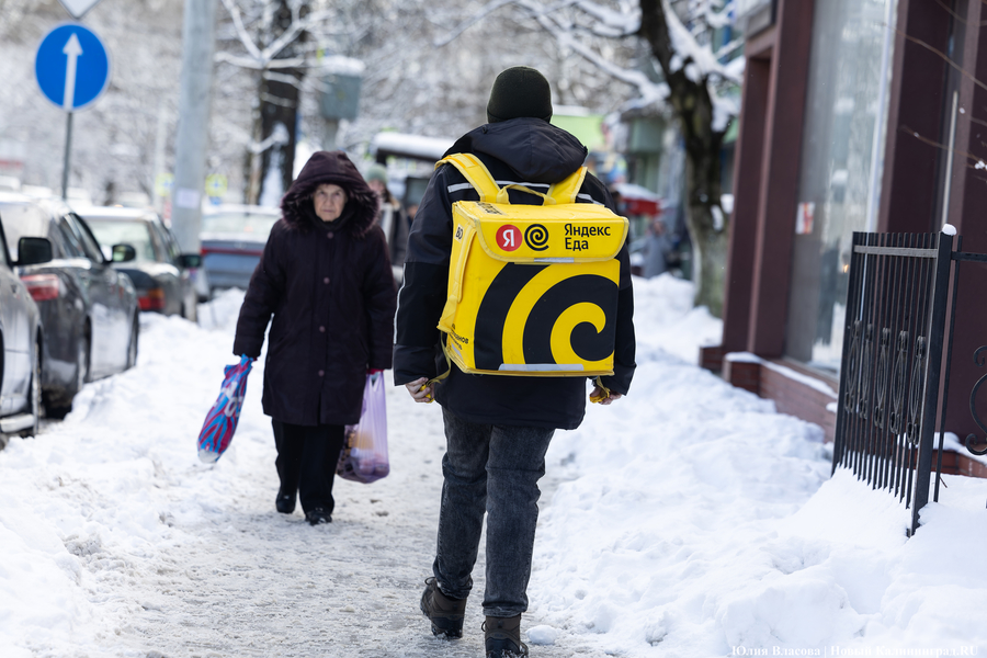 Зима не сдаётся: как выглядят улицы Калининграда после «снежного удара» (фото)