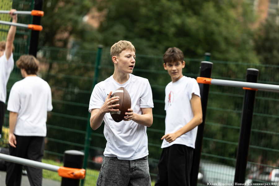 В Калининграде во второй раз за пятилетку открыли спортплощадку на Трибуца (фото)
