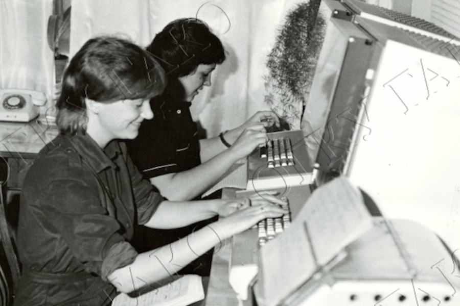 Первые модемы и забастовка уборщиц: о чём писали газеты 35 лет назад