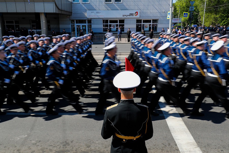 Курсантки, кадеты и танк: как прошёл Парад Победы в Калининграде (фото)