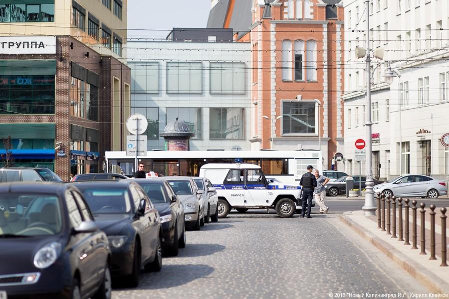 «Без паники!»:  фотоотчёт об эвакуации торговой галереи «Кловер Сити-Центр»