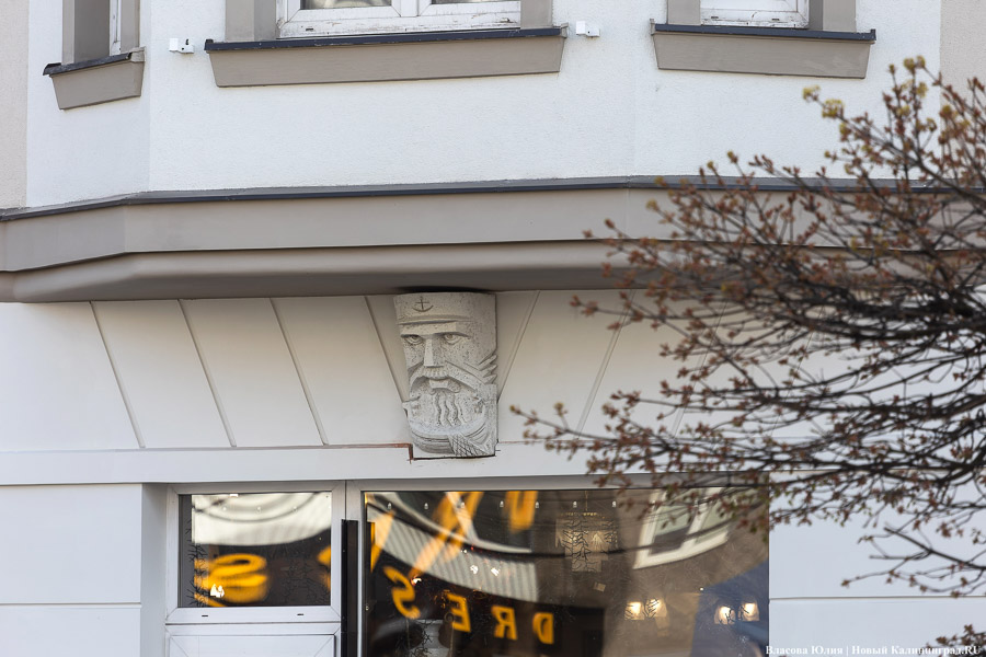 История в фибробетоне: на проспекте Мира установили горельефы первых переселенцев (фото)