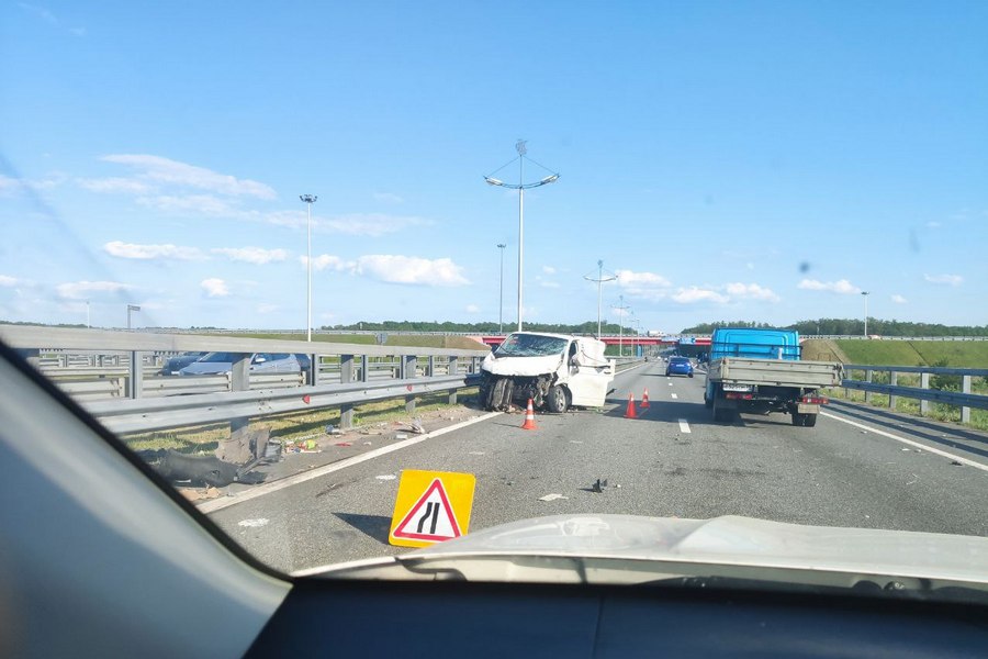 В ДТП на Приморском кольце погиб человек, двое пострадали (видео)