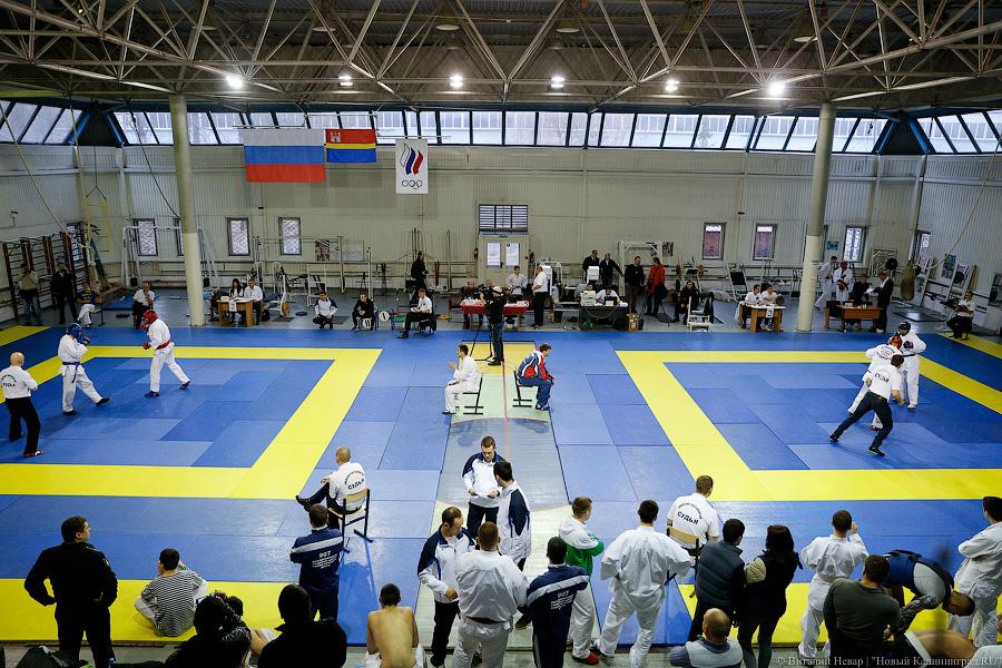 Бросок через бедро: как проходит чемпионат ВМФ по армейскому рукопашному бою
