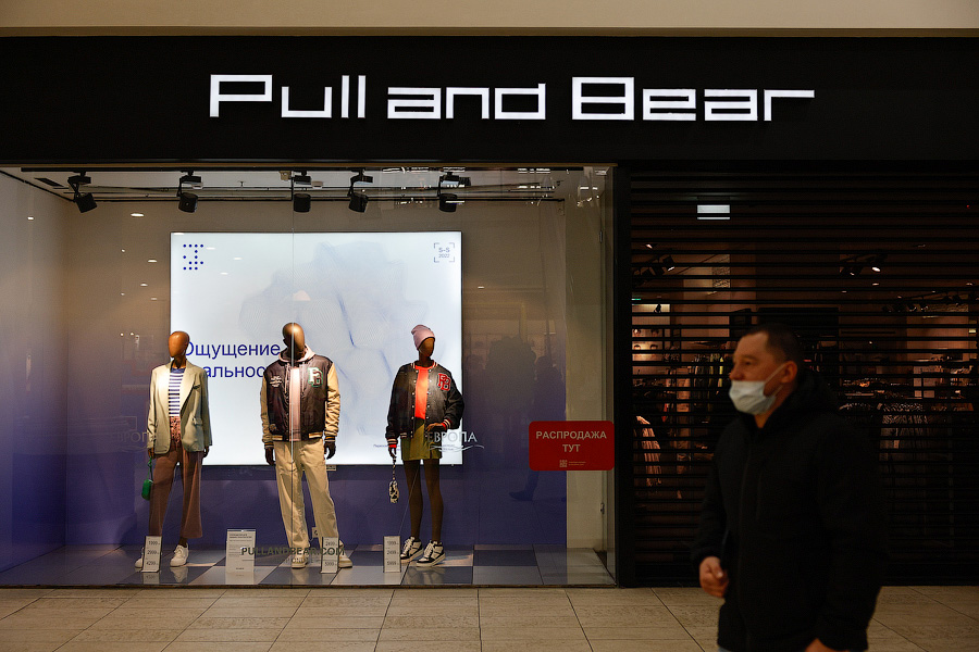 За железным занавесом: в «Европе» закрылись крупнейшие магазины одежды (фото)