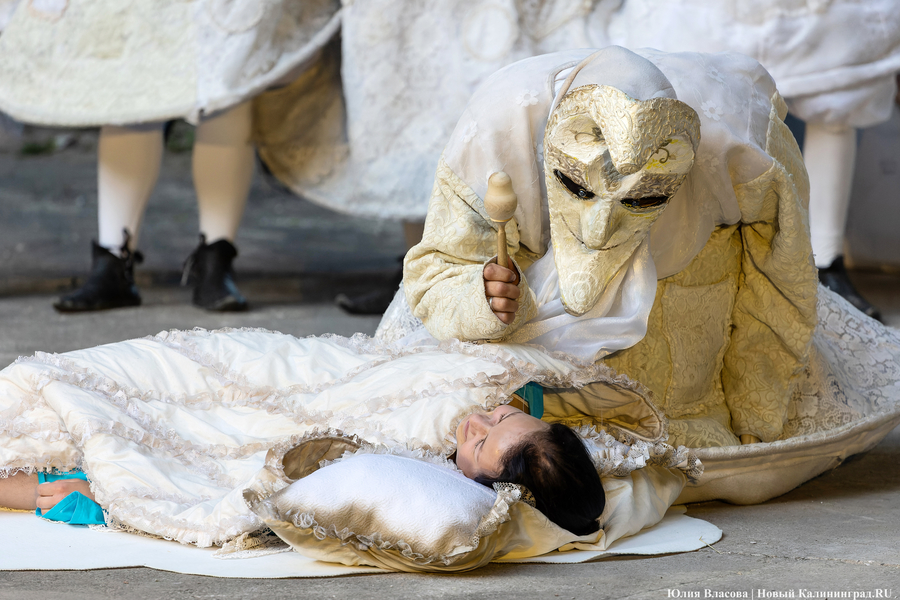 Не ложитесь на краю: как «Странствующие куклы господина Пэжо» убаюкали «Балтику» (фото)