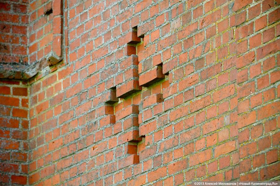 Осколки и ласточки: частично восстановленная кирха в Большой Поляне заброшена РПЦ