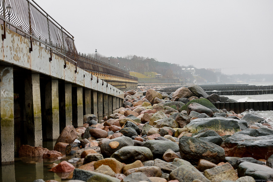 Тройной удар: состояние променада в Пионерском ухудшилось после зимних штормов (фото)