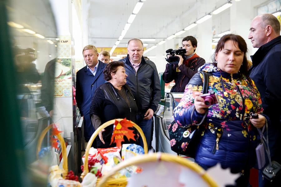 «Я вижу, цены выросли»: Николай Цуканов побывал на Центральном рынке города