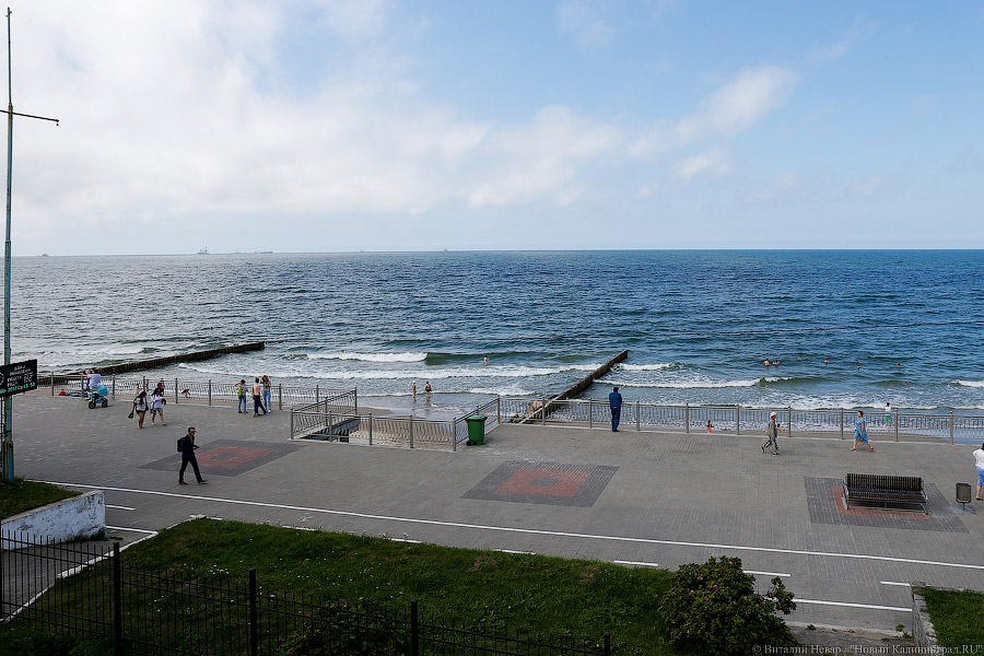 Спаси себя сам: кто отвечает за безопасность людей на пляже в Зеленоградске