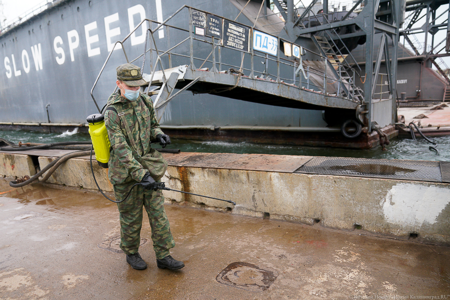 Ты не пройдешь: Балтфлот продезинфицировал от коронавируса 33-ий судоремзавод (фото)