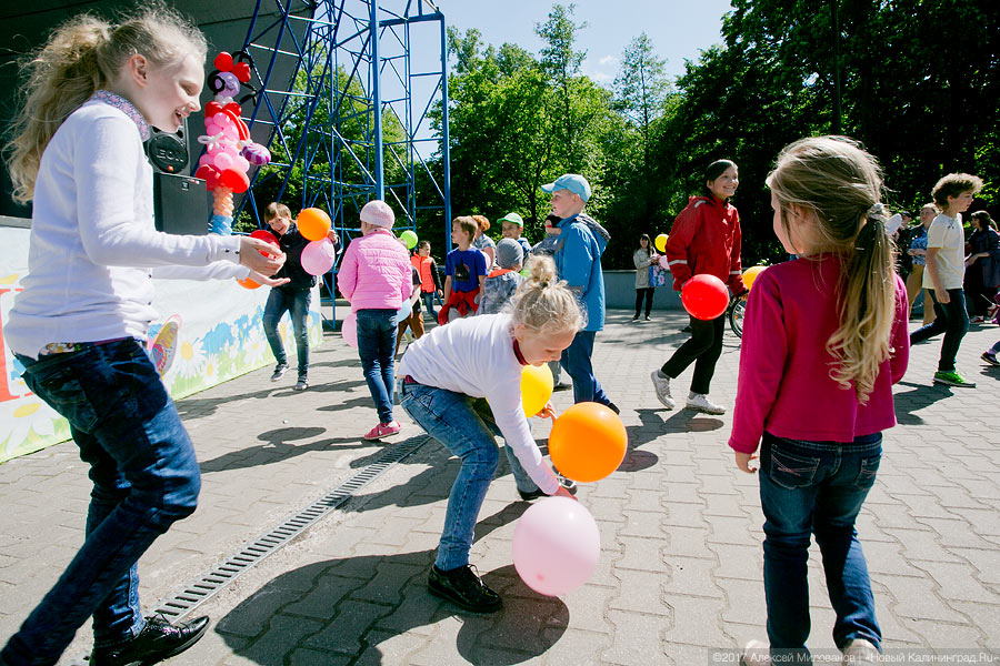«Пляши от души»: в Центральном парке Калининграда лето встретили танцами