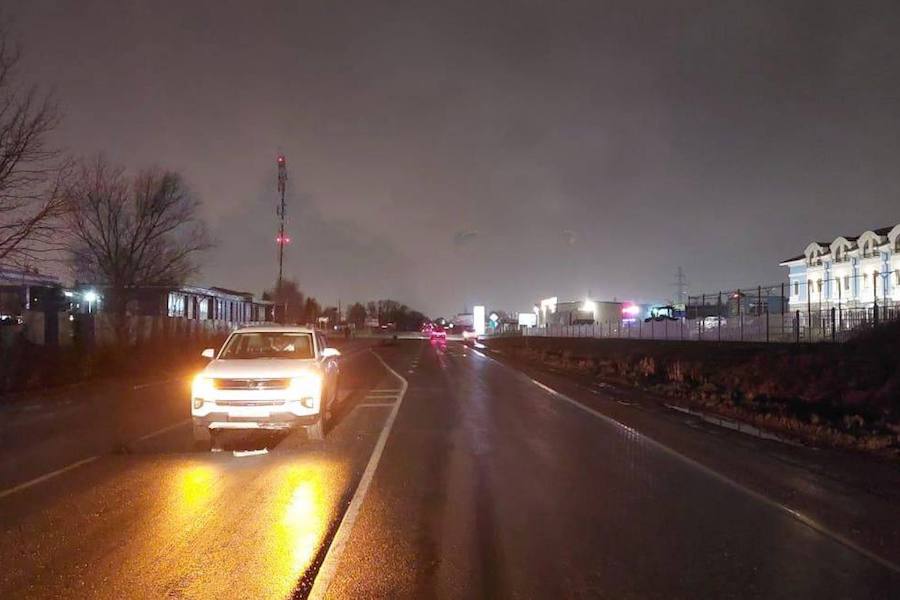 Отбросило на встречную: на Окружной под колесами двух авто погиб мужчина (фото)