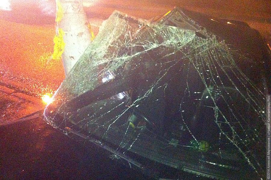 Водитель «Хонды» на Гагарина вылетел на встречку и «обнял» столб (фото)