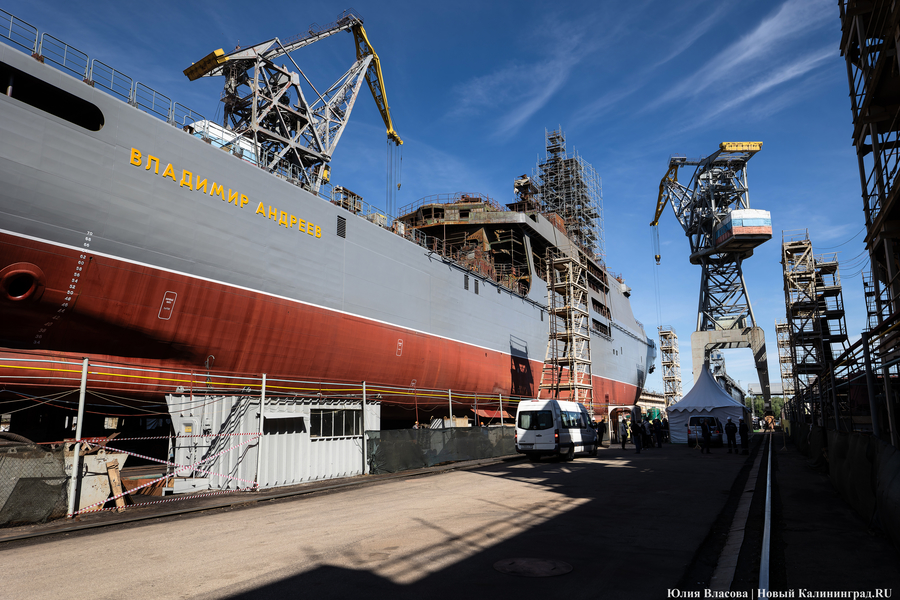 Флагман ВМФ России: в Калининграде спустили на воду большой десантный корабль (фото)