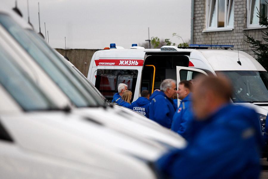 Друг семьи, попавшей в ДТП на Емельянова: ребята поженились 2,5 месяца назад