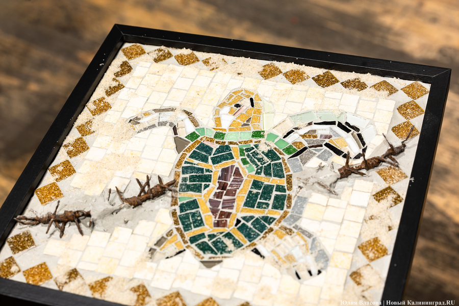 Что останется после нас: в «Воротах» открылась выставка современной мозаики