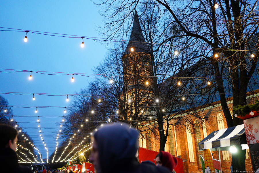 Девочки, записываемся на ободочки: в Калининграде открылась новогодняя ярмарка на острове Канта (фото)